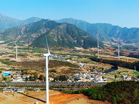 国内首批自主研制的2.5MW永磁直驱风力发电机组