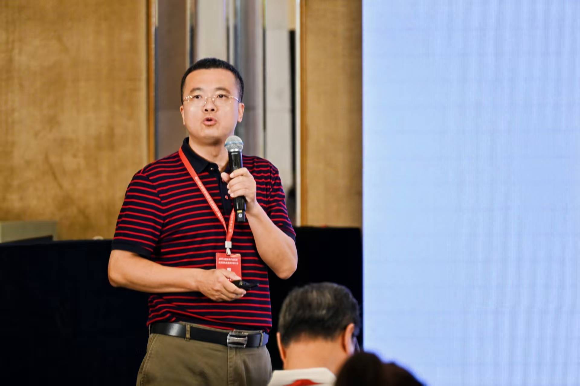 中国电力工程顾问集团华北电力设计院有限公司特级专家、设计总工程师张广文作报告
